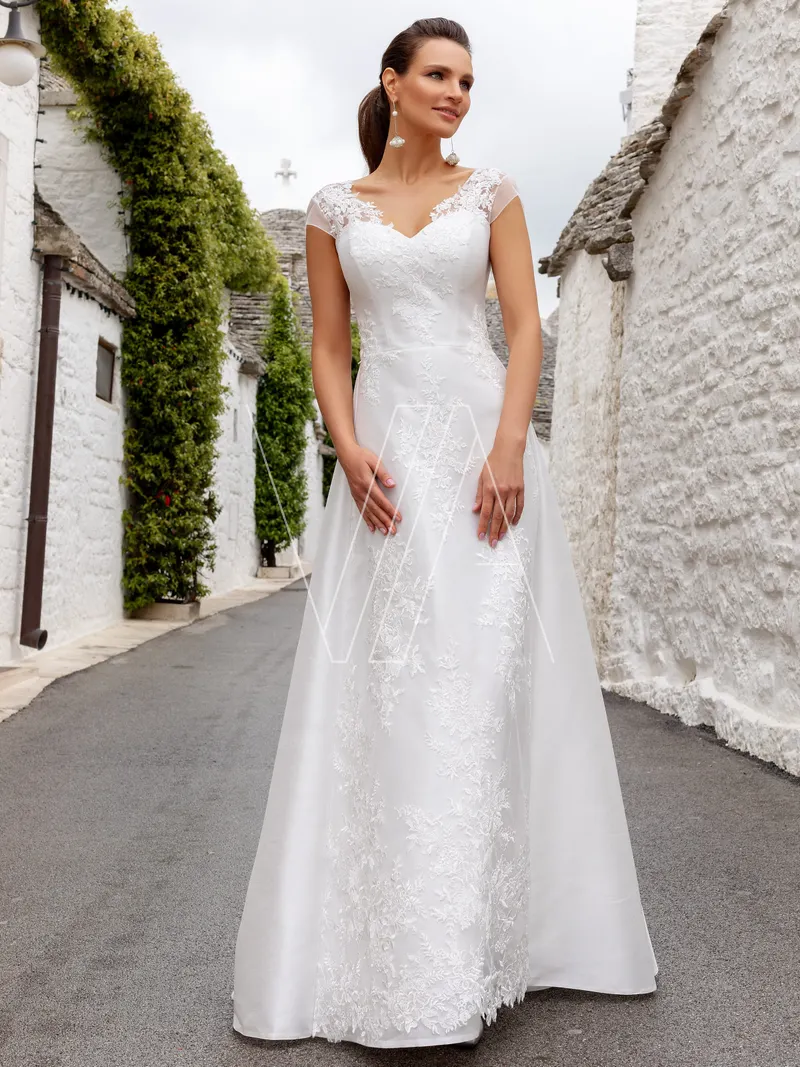 Wedding dress Vita 222, colour белый — photo 1